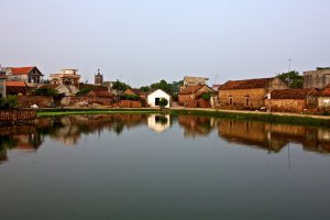 Duong Lam Ancient Village & Van Phuc Silk Village Tour