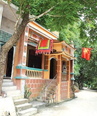 Tham Temple to Worship a Brave Woman