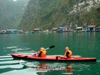 Kayak in Ha Long Bay