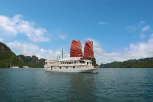 Hanoi & Halong Tour With Aclass Cruise 