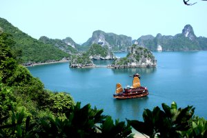 Hanoi & Halong Tour With Aclass Cruise 