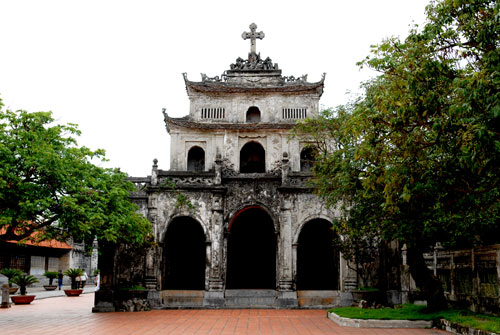 Unique Combination of Western-Eastern Architecture in Phat Diem Stone Cathedral